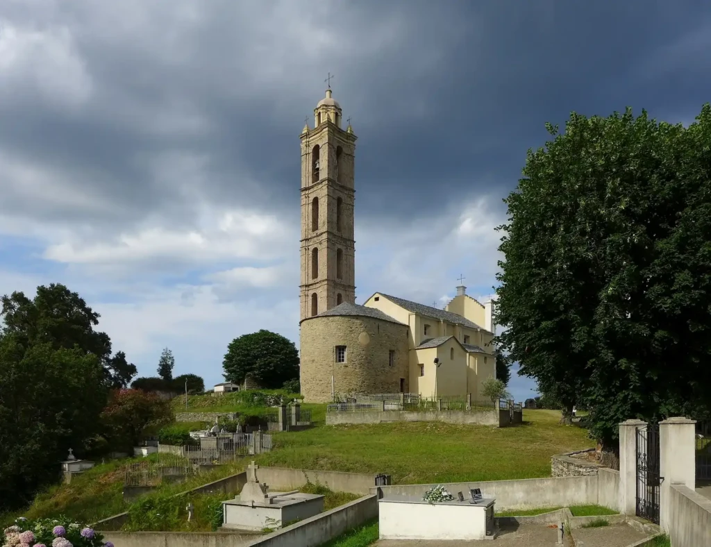 eglise-san-nicolao Église San Nicolao et son clocher à San Nicolao en Haute-Corse