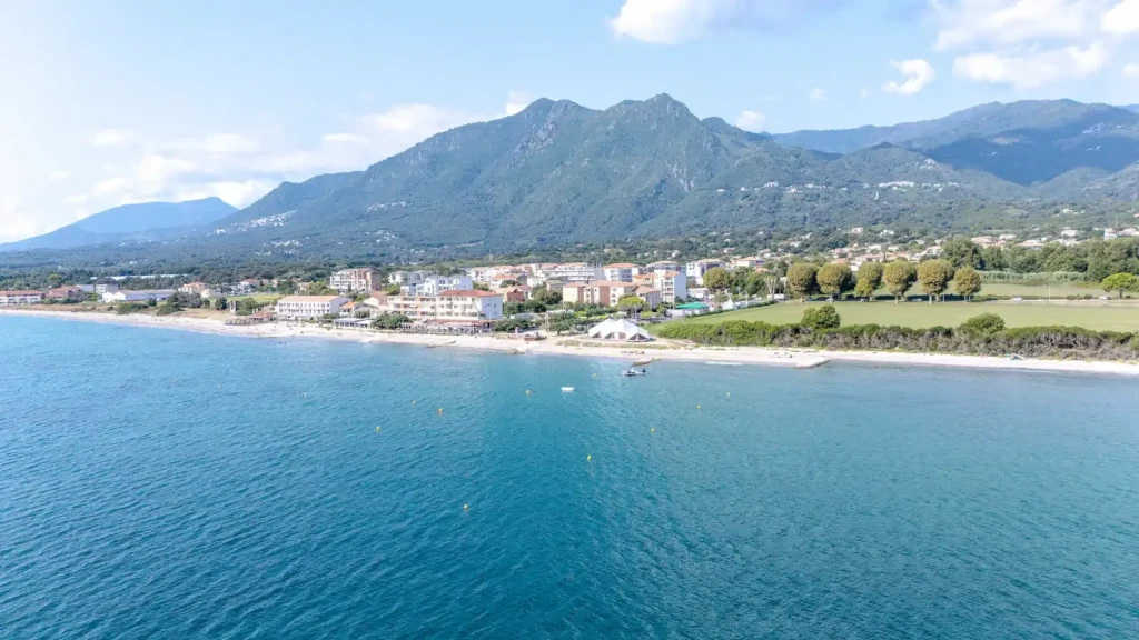 vue-moriani-plage-costa-verde-aventure