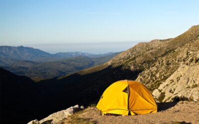 Où a-t-on le droit de faire du camping sauvage en Corse ?