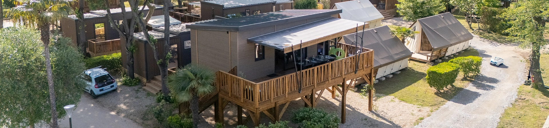 bandeau-location-lodge-pilotis-cote-montagne