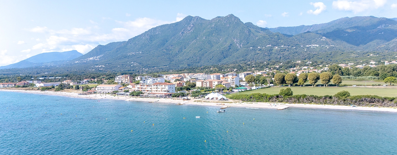 camping-corse-bord-de-mer-luxe-2025