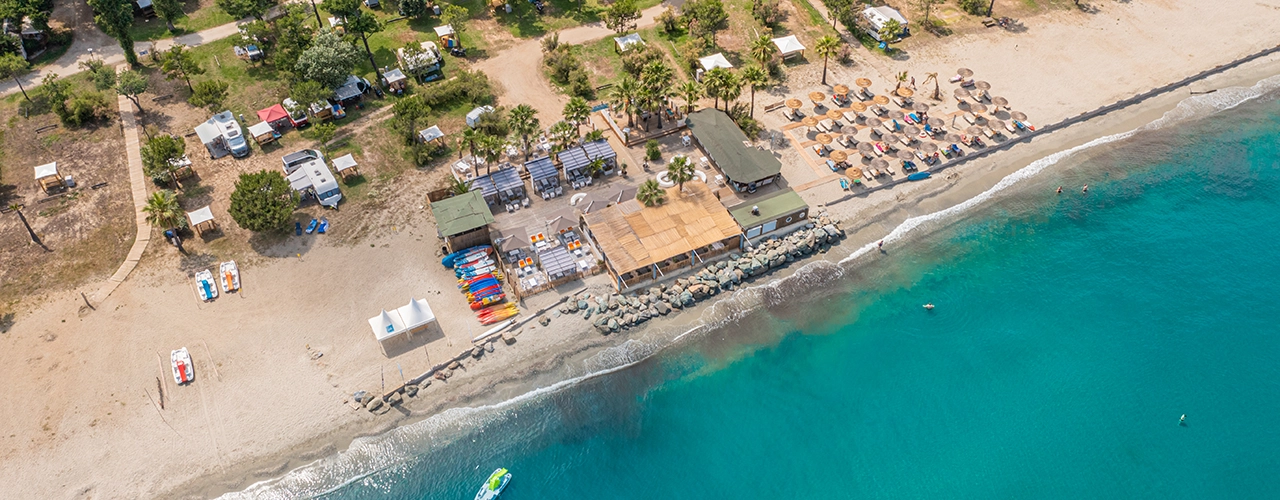 camping-corse-bord-de-mer-luxe-2025